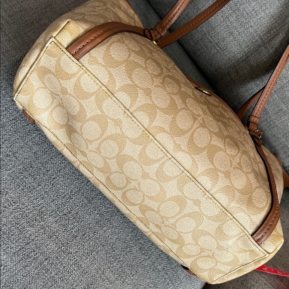 COACH Peyton Signature Pocket Beige and Brown Tote 15.5”x11.5”x4” Preloved. - Picture 13 of 13